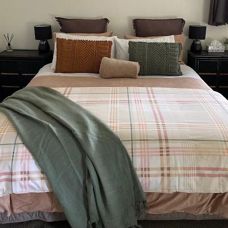 Glenie Cottage Bnb Guesthouse Тімару Екстер'єр фото